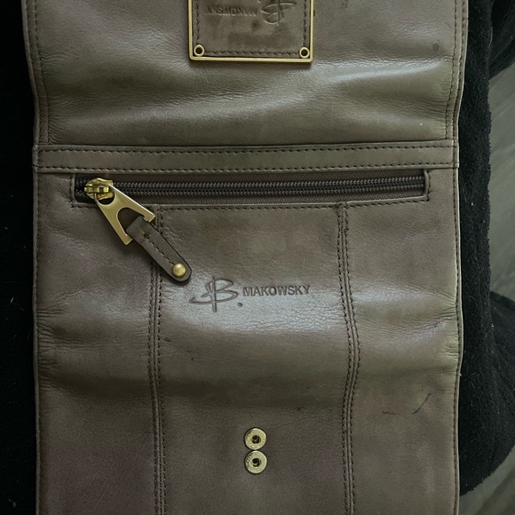 B.Makowsky Taupe wallet - Picture 8 of 8